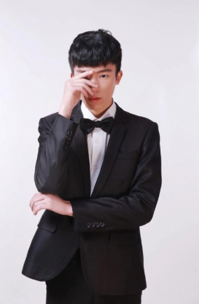 李现峡谷对战黄明昊，QQ名人赛王牌终极对决开启！