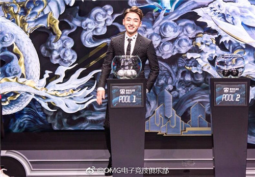OMG中单冷少评论席首秀，凭借“下班了吗”意外出圈