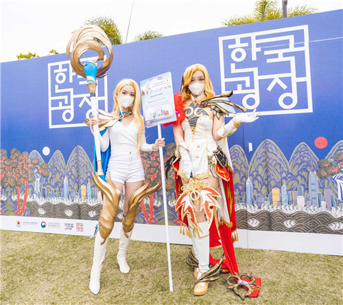 《魔灵召唤》人气cos 亮相香港“2022韩国广场”